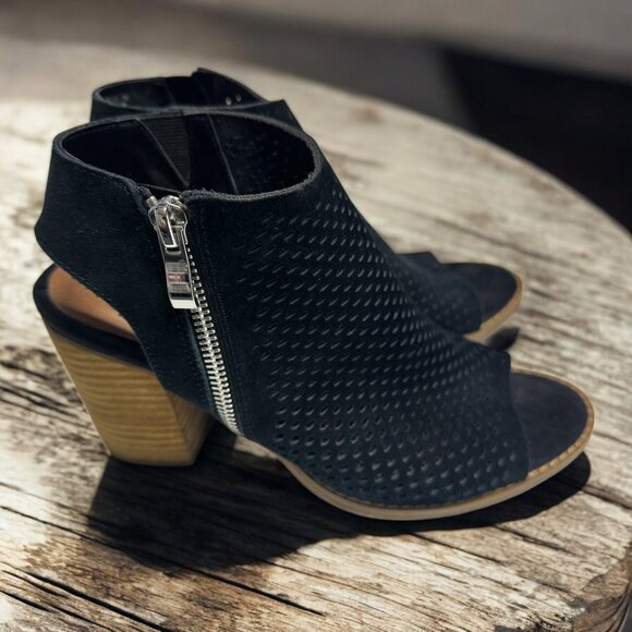 Steve Madden Shoes - Steve Madden Abigail Open Toe Block Heel Sandal Size 7M Black and Brown